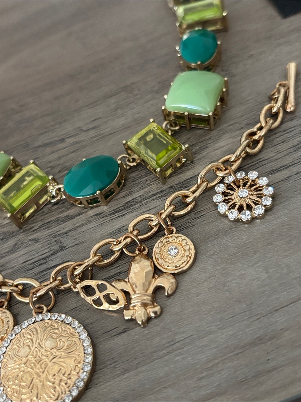 Costume jewelry lot: Givenchy earringGreen Multi-Stone Necklace etc - Picture 4 of 9